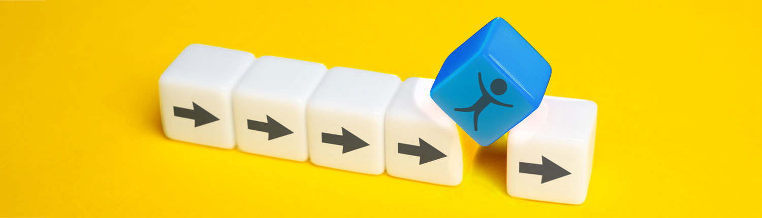 Six cubes in a row on yellow background: five cubes are white, each with a gray arrow pointing right on its face. However, there is a small gap between the fourth and fifth white cubes: a blue cube with a sketched figure in gray on its face closes this gap with its bottom edge. The blue cube has a emojis on it.